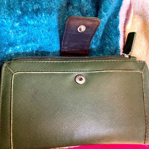Kenneth Cole Reaction Wallet. - Picture 2 of 12